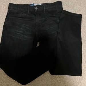 Men’s Slim 360 degree stretch black jeans.